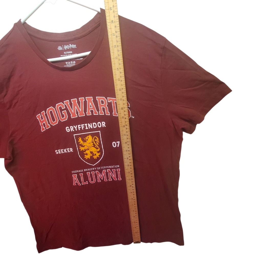 Harry Potter Hogwarts Gryffindor Seeker Alumni Maroon T-Shirt Women's XL Tee Top - Picture 5 of 6